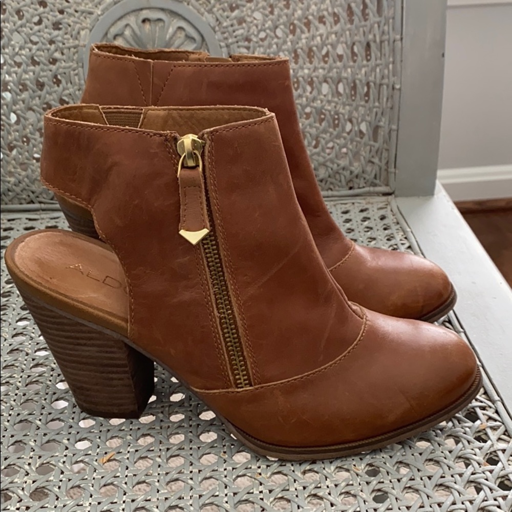 ALDO leather ankle bootie size 8.5